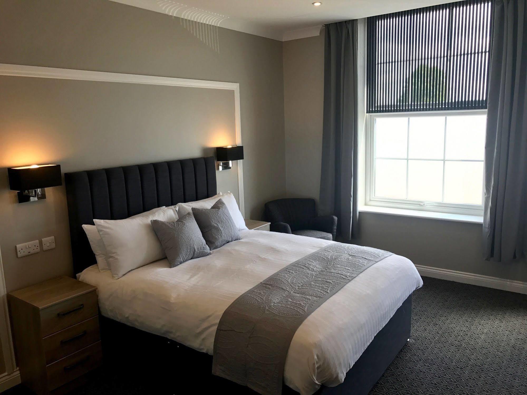 The Raven Hotel 코비 외부 사진
