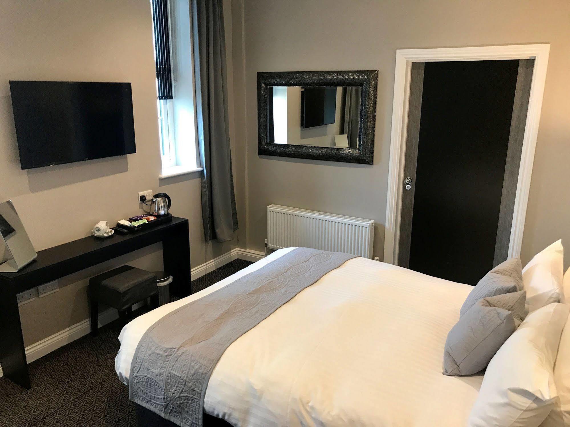The Raven Hotel 코비 외부 사진