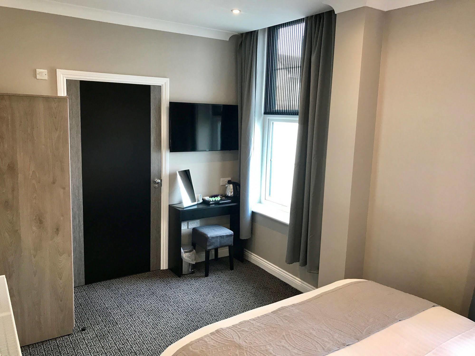 The Raven Hotel 코비 외부 사진