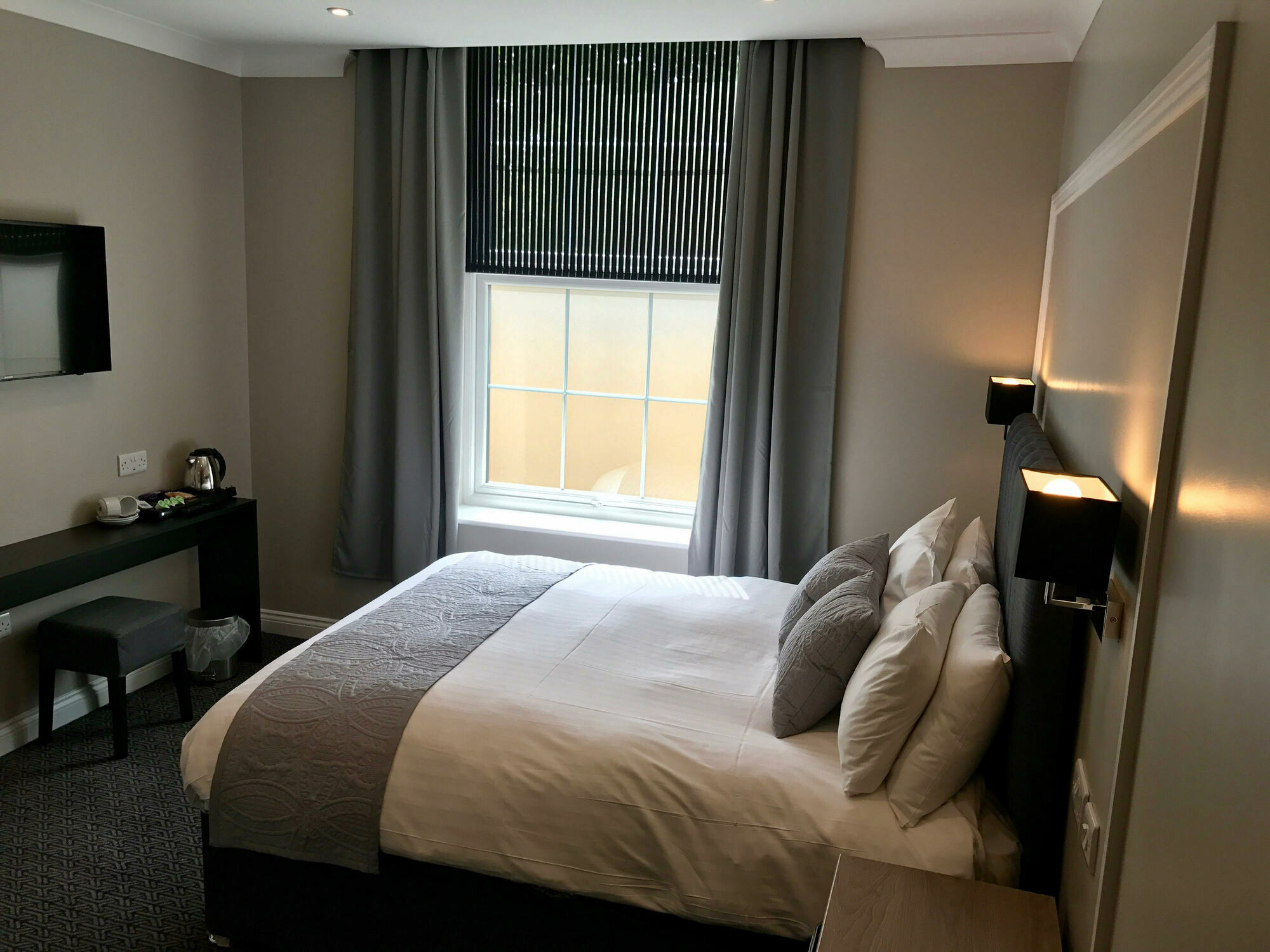 The Raven Hotel 코비 외부 사진